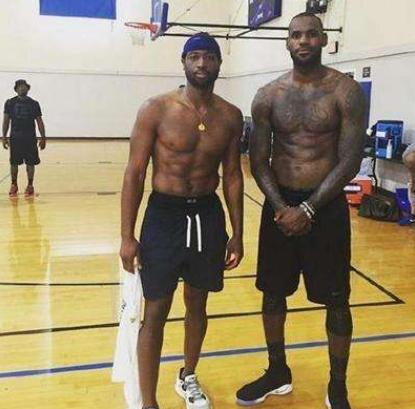 两人通过高 两人通过高